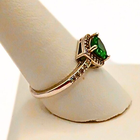 Women's Green Tourmaline Cubic Zirconia Silver Plated Ring Size 9 Elegant - Picture 5 of 9